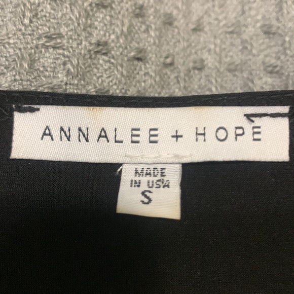 Super Cute! lil black dress 🖤small ruffle at arms& bottom. Qtr length sleeves. - Picture 2 of 4